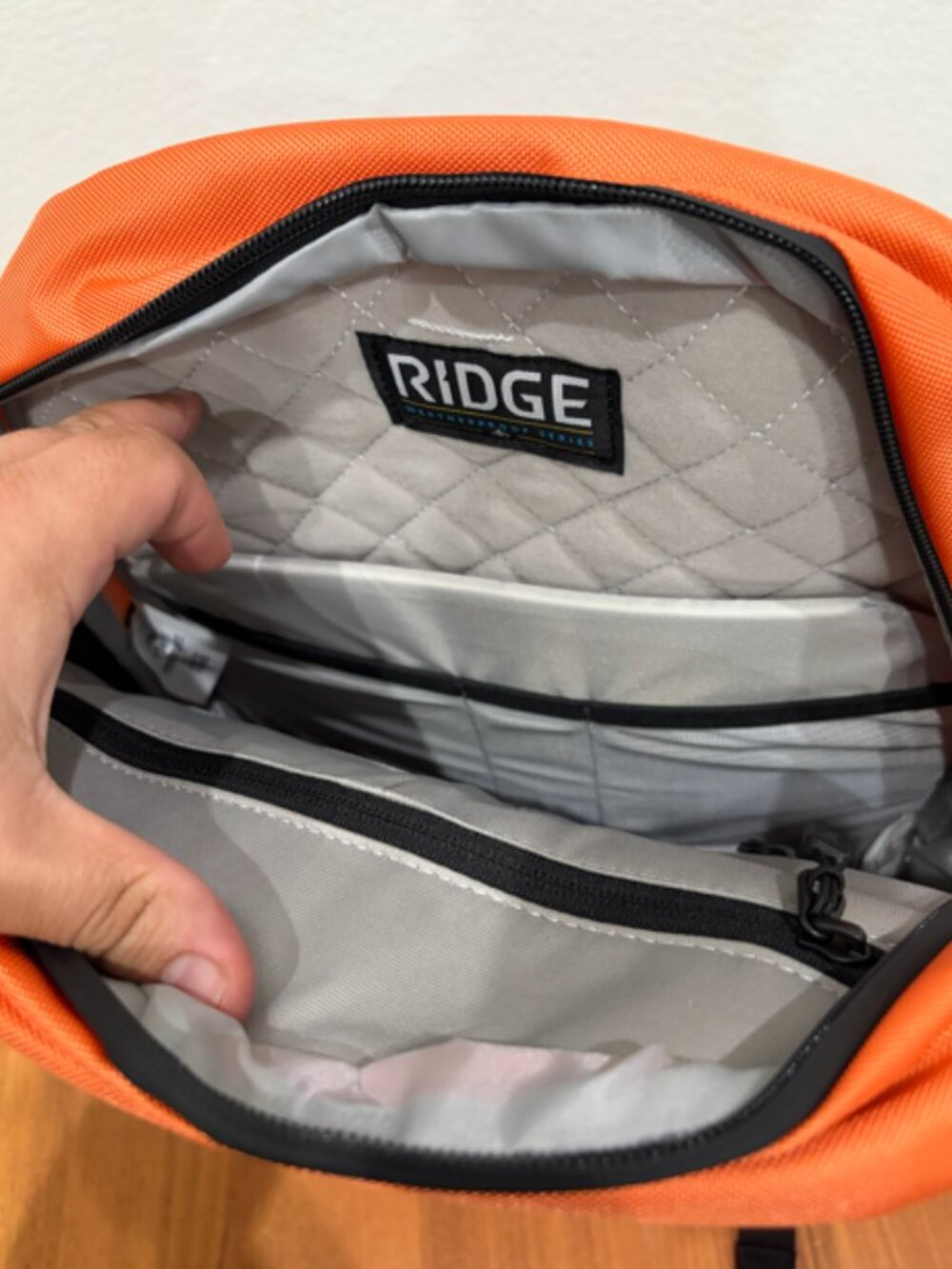 RIDGE COMMUTER BACKPACK COLLOR BASECAMP ORANGE MATERIAL BALLISTIC NYLON SIZE 18L - Picture 2 of 6